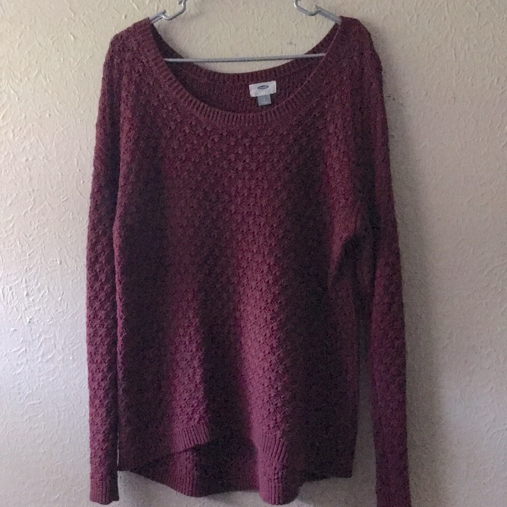 Maroon knit sweater from old navy size medium.